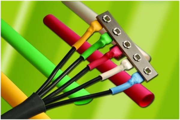 Термоусаживаемые трубки выпускаются разных цветов, поэтому с их помощью удобно маркировать жилы кабеля
